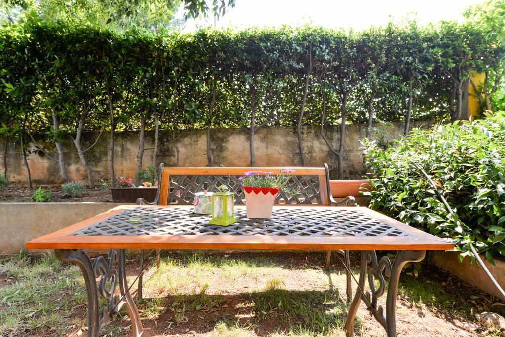 Apartment Mirana With Garden And Free Parking Zadar Room photo