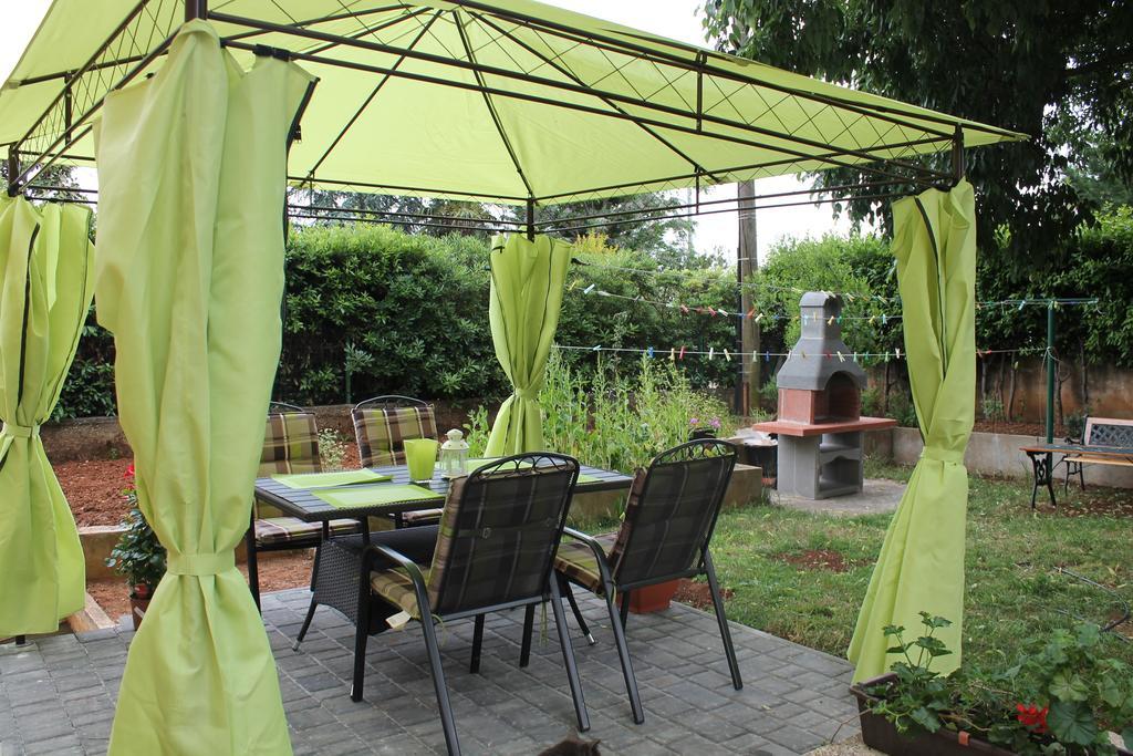 Apartment Mirana With Garden And Free Parking Zadar Room photo