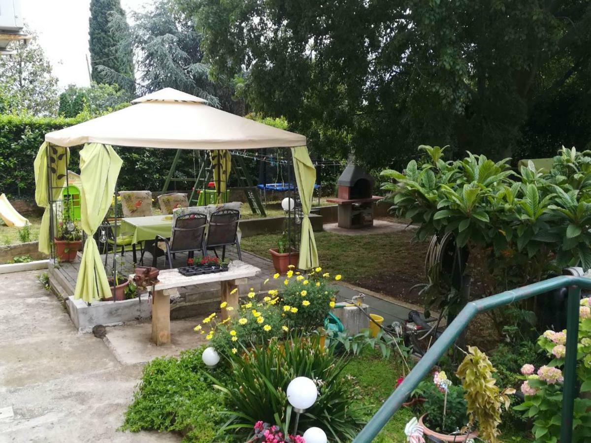 Apartment Mirana With Garden And Free Parking Zadar Exterior photo